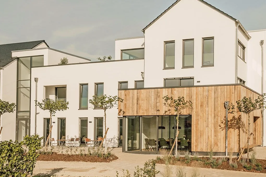 Das 2022 neu gebaute Gästehaus mit Vinothek von SAUERWEINS in Palzem